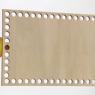 לוח עץ מלבן מחורר