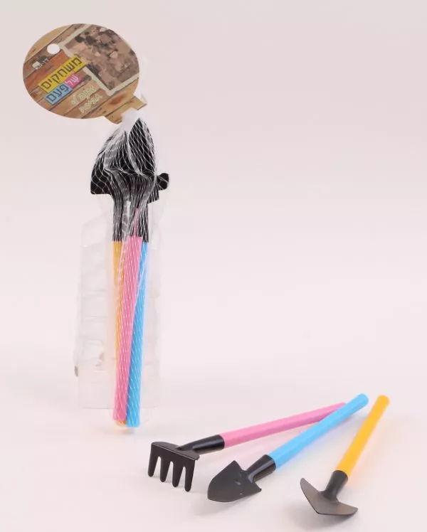 3 כלי לשתילה צבעוניים